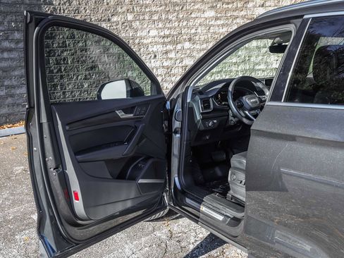 Used 2020 Audi Q5 e Prestige w/ Prestige Package image 23