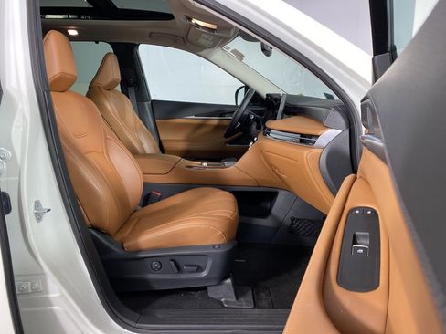 Used 2023 INFINITI QX60 Sensory w/ Cargo Package image 37