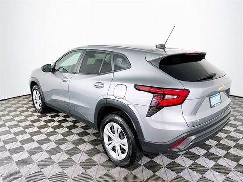 Certified 2025 Chevrolet Trax LS image 7
