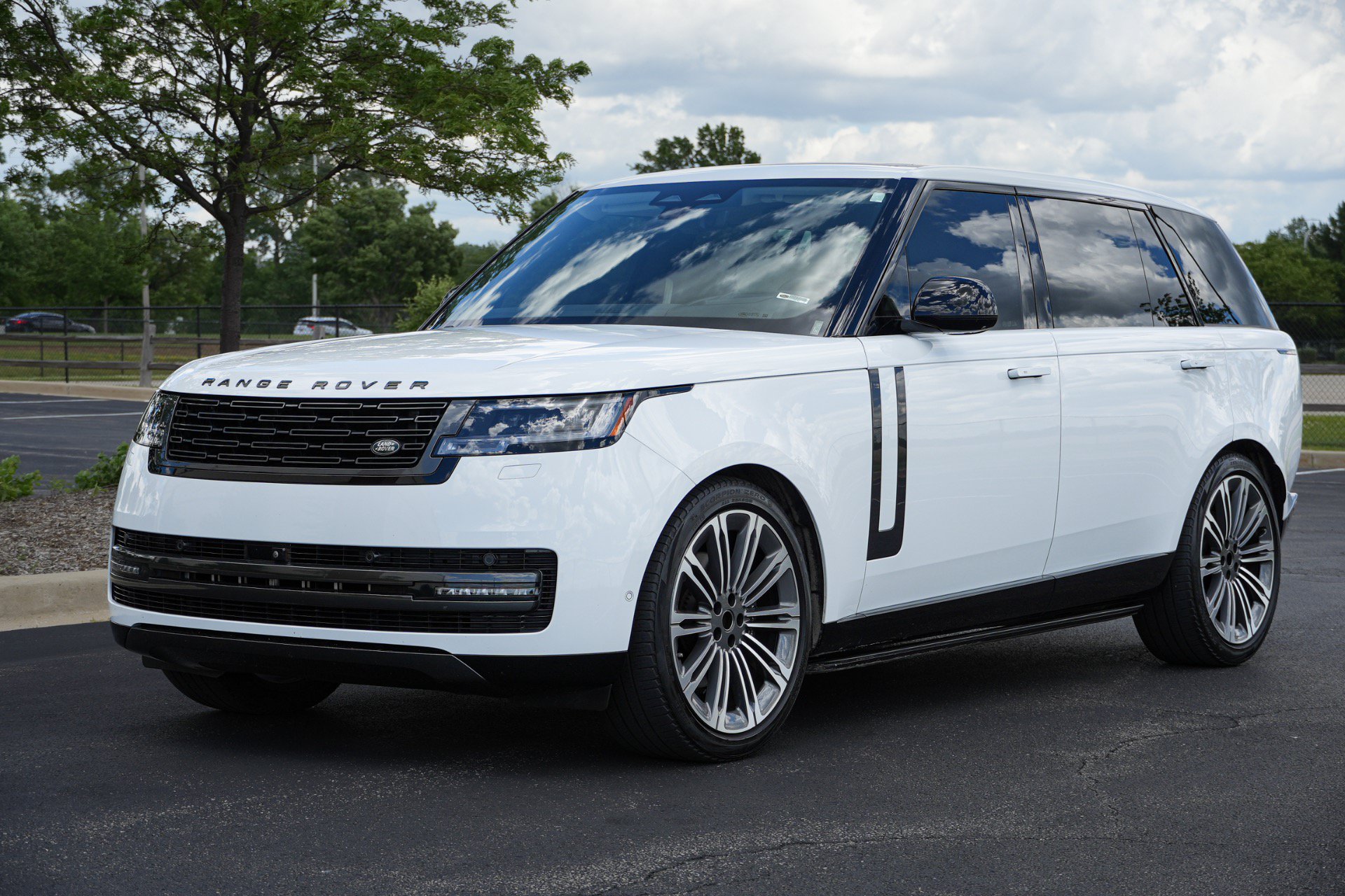 Used 2024 Land Rover Range Rover Long Wheelbase SE AWD/4WD image 10