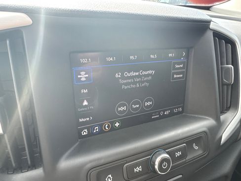 Used 2024 GMC Terrain SLE image 25