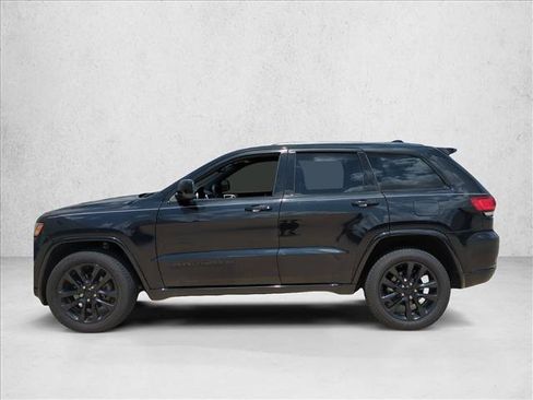 Used 2018 Jeep Grand Cherokee Altitude AWD/4WD image 5