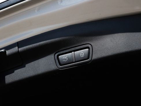 Used 2018 Alfa Romeo Stelvio AWD image 51