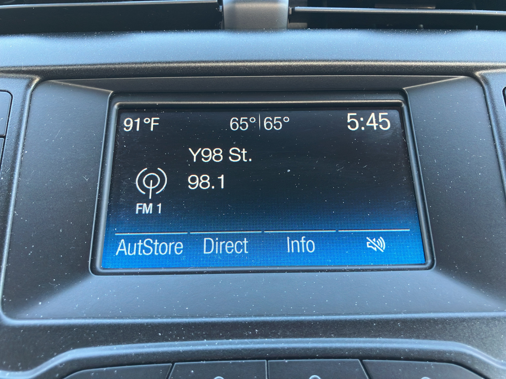 Used 2018 Ford Fusion SE FWD image 16