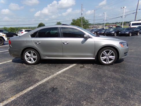 Used 2014 Volkswagen Passat 1.8T SE FWD image 5