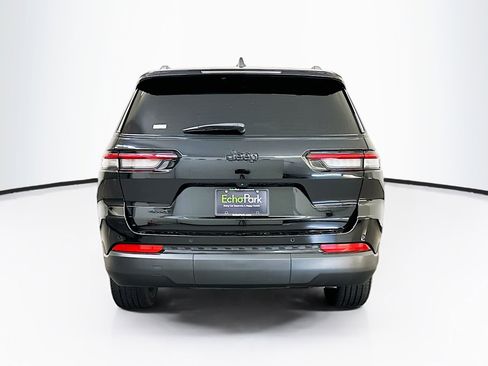 Used 2023 Jeep Grand Cherokee L Laredo image 7