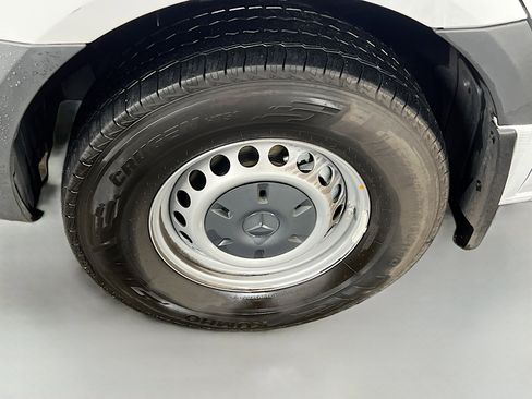 Used 2024 Mercedes-Benz Sprinter 2500 image 14