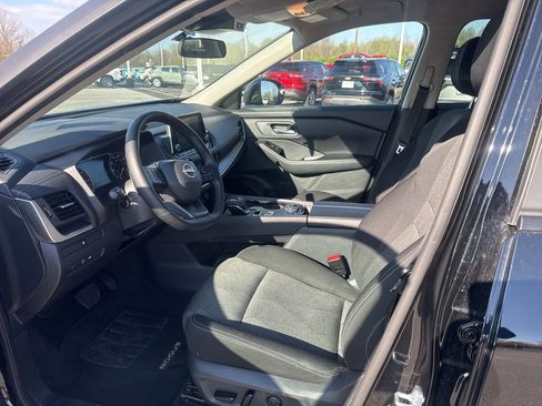 Used 2025 Nissan Rogue SV image 21