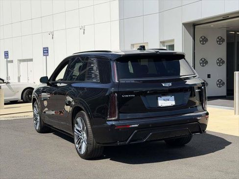 Used 2026 Cadillac Vistiq Platinum w/ LPO, Floor Liner Package AWD/4WD image 5