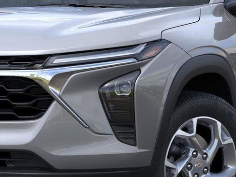 New 2026 Chevrolet Trax LS w/ LS Convenience Package FWD image 10