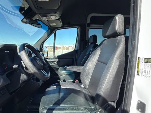 Used 2021 Mercedes-Benz Sprinter 2500 image 11