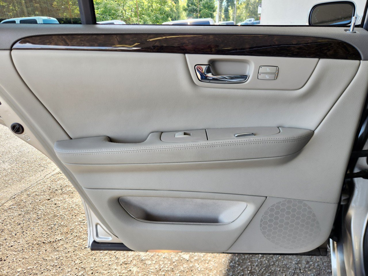 Used 2008 Cadillac DTS w/ Sun And Sound Package FWD image 13
