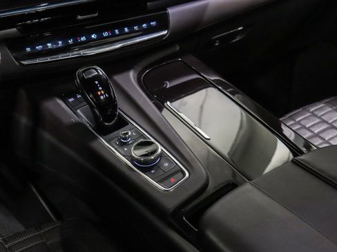 Used 2023 Cadillac Escalade Sport Platinum w/ LPO, ONYX Package AWD/4WD image 23