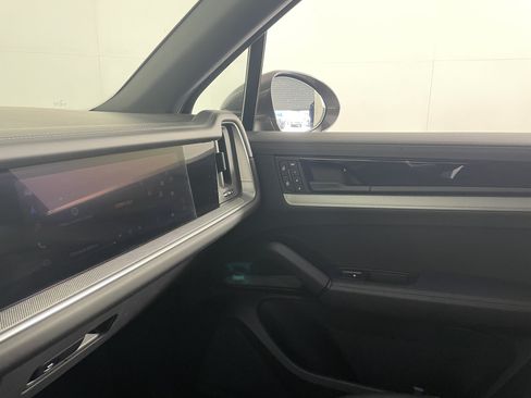 Used 2026 Porsche Cayenne E-Hybrid AWD/4WD image 14