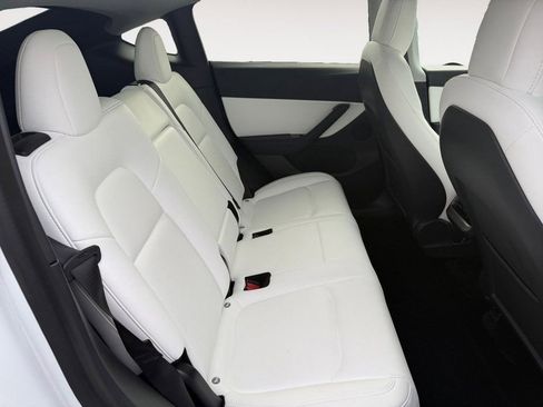 Used 2020 Tesla Model Y Long Range image 29