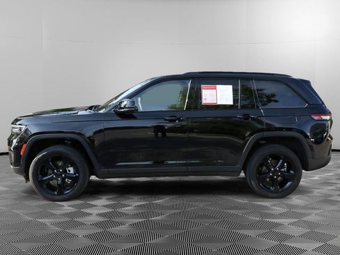 Used 2023 Jeep Grand Cherokee Limited w/ Black Appearance Package AWD/4WD image 3