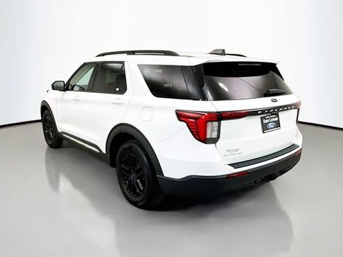 Used 2025 Ford Explorer Active AWD/4WD image 5
