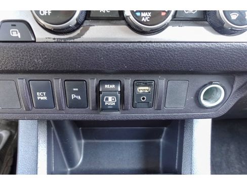Used 2018 Toyota Tacoma SR5 RWD image 21