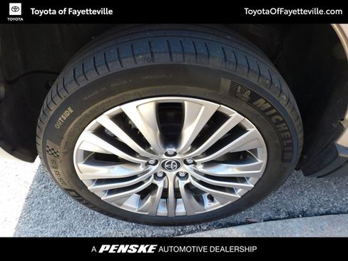 Used 2021 Toyota Venza Limited w/ Advanced Technology Package image 8