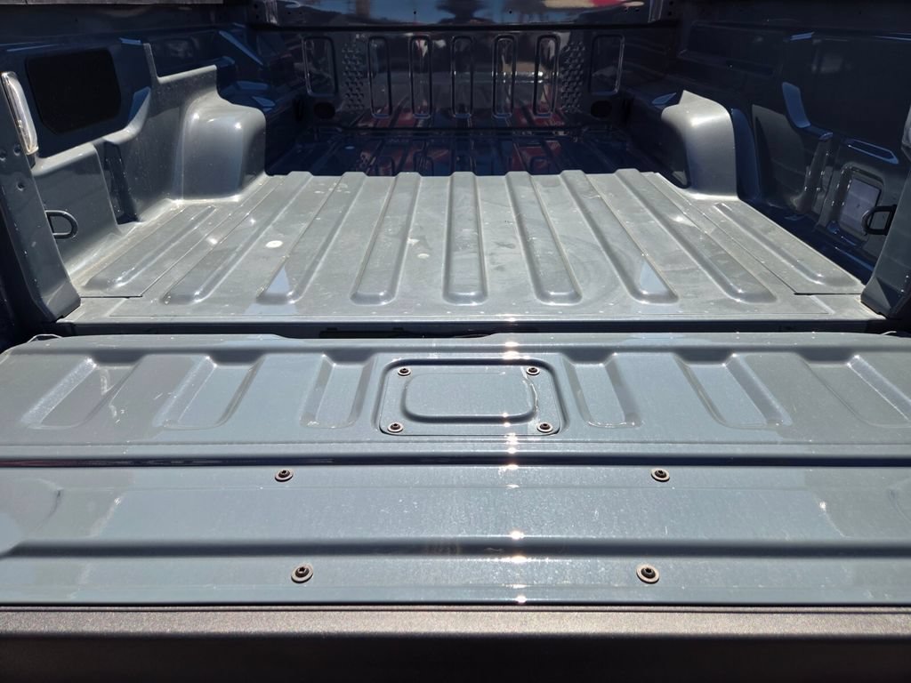 Used 2025 Jeep Gladiator Sport AWD/4WD image 19