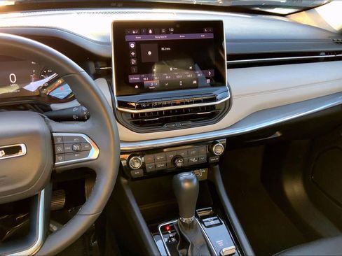 Used 2024 Jeep Compass Limited image 6