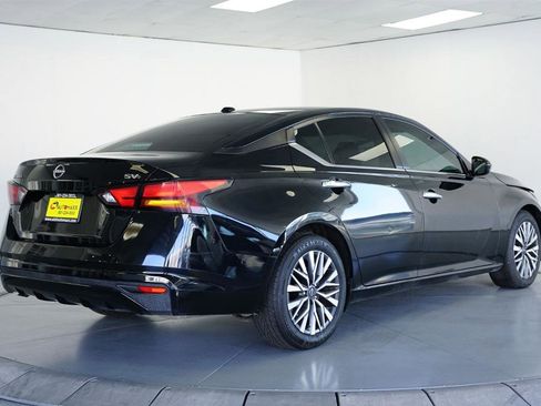 Used 2023 Nissan Altima 2.5 SV FWD image 7