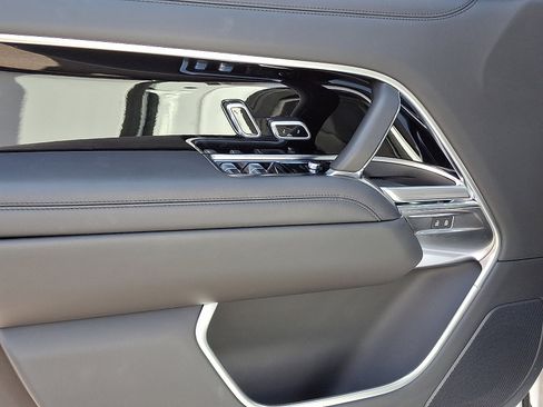 Certified 2023 Land Rover Range Rover SE image 13