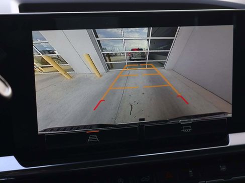 Used 2024 GMC Sierra 1500 SLT image 17