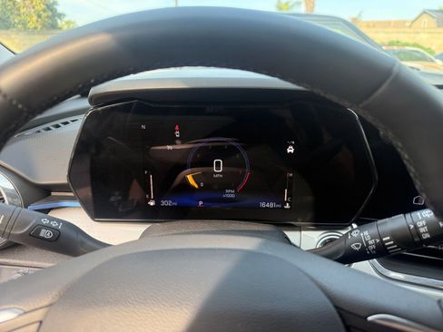 Used 2025 Chevrolet Trax LT w/ LT Convenience Package image 37