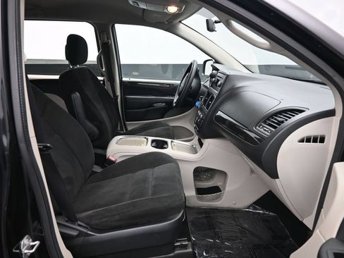 Used 2016 Dodge Grand Caravan SXT FWD image 34