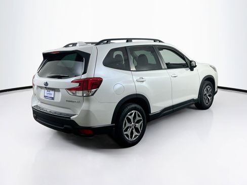 Used 2023 Subaru Forester Premium image 5