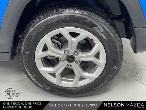 Used 2025 Jeep Compass Latitude image 12