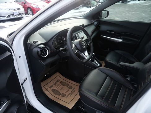 Used 2020 Nissan Kicks SR w/ SR Premium Package image 9