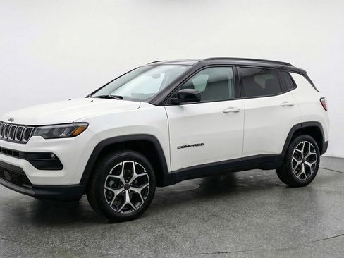 Used 2025 Jeep Compass Limited AWD/4WD image 3