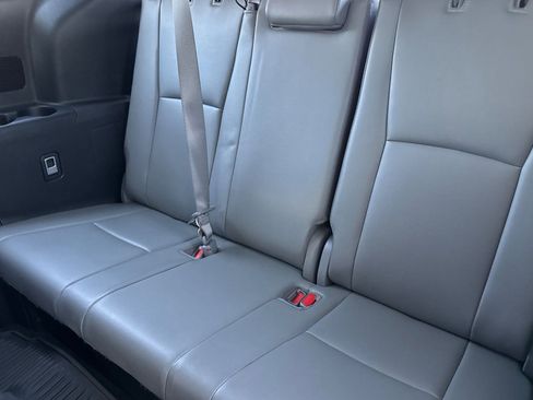 Used 2023 Toyota Highlander XLE AWD/4WD image 16