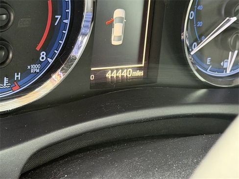 Used 2018 Toyota Corolla SE image 9