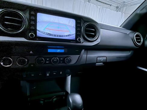 Used 2021 Toyota Tacoma TRD Sport w/ Technology Package AWD/4WD image 11
