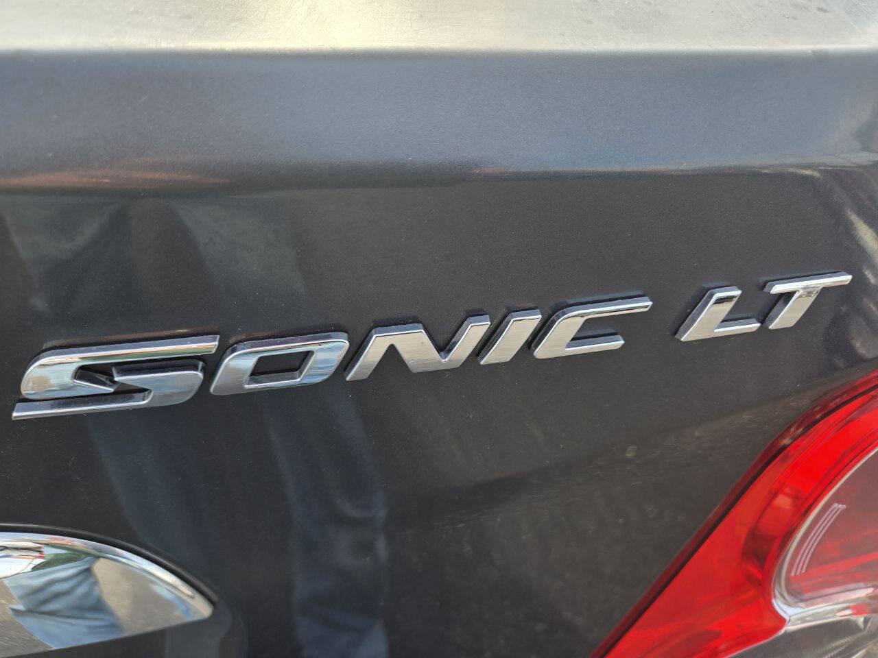 Used 2015 Chevrolet Sonic LT FWD image 10