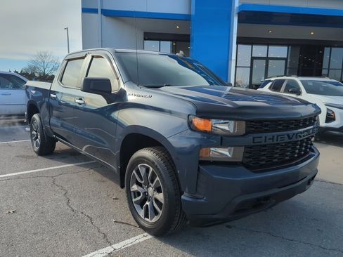 Used 2020 Chevrolet Silverado 1500 Custom w/ Custom Value Package image 2