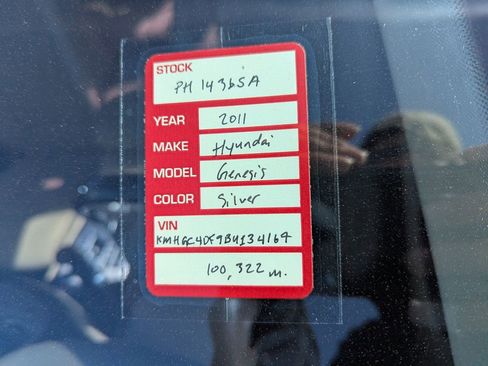 Used 2011 Hyundai Genesis 4.6 image 5