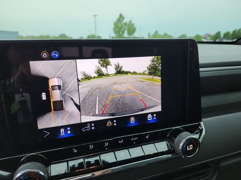 Used 2025 Chevrolet Colorado Trail Boss AWD/4WD image 18