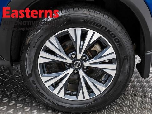 Used 2022 Nissan Rogue SV image 32