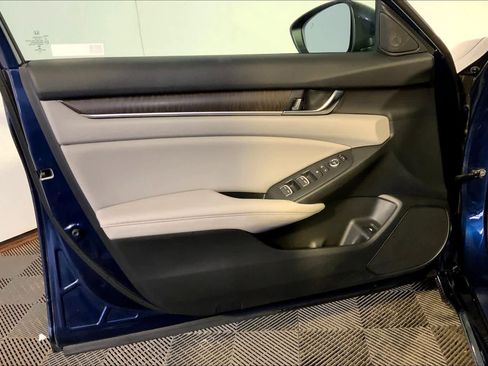 Used 2018 Honda Accord EX image 21