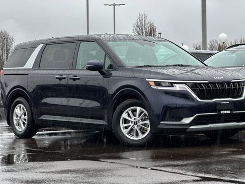 Used 2022 Kia Carnival LX image 2