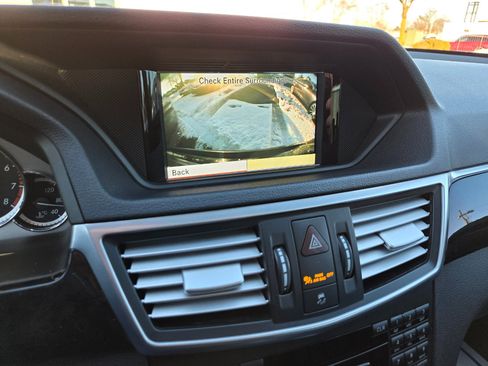 Used 2010 Mercedes-Benz E 550 4MATIC Sedan image 17