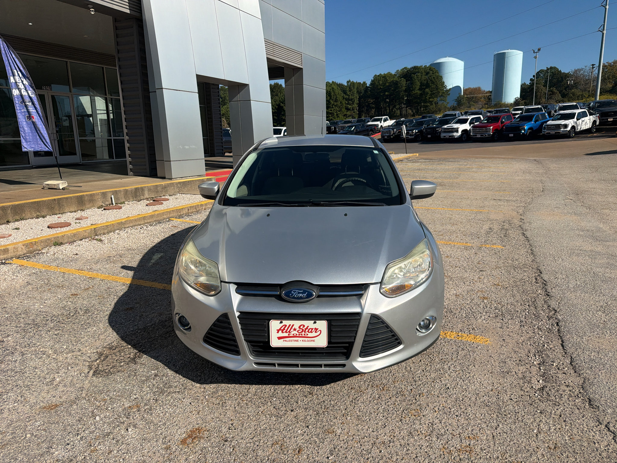 Used 2012 Ford Focus SE FWD image 2