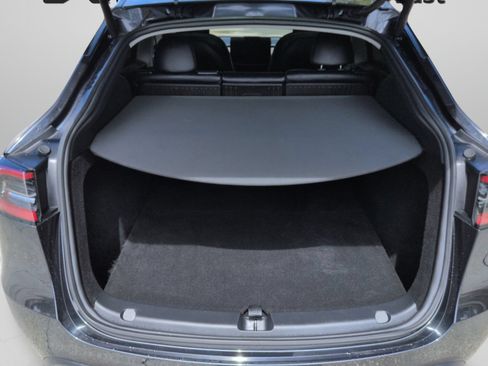 Used 2024 Tesla Model Y 2WD image 15