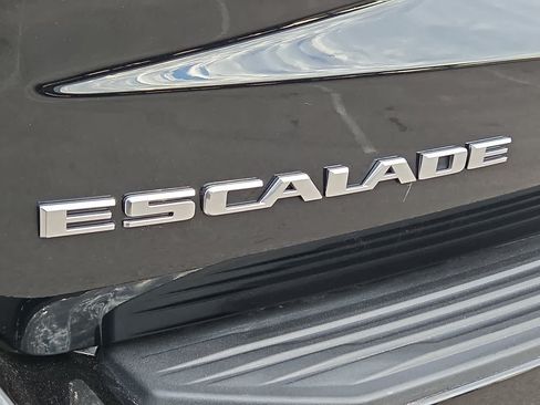 Used 2024 Cadillac Escalade Premium Luxury RWD image 11