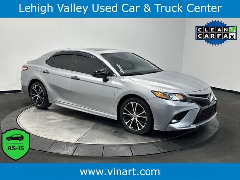 Used 2020 Toyota Camry SE image 1