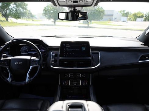 Used 2022 Chevrolet Suburban Z71 w/ Luxury Package image 14